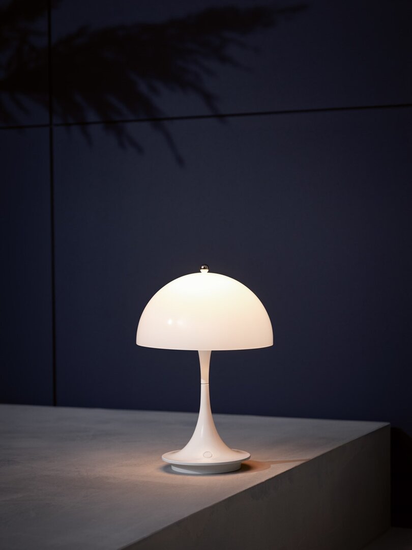 Louis Poulsen Panthella Portable tafellamp opaal wit acryl