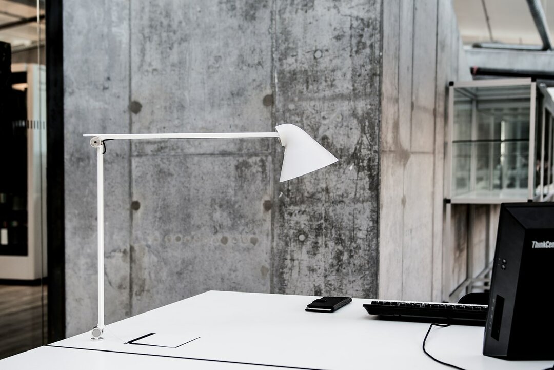 Louis Poulsen NJP tafellamp/bureaulamp wit 2700K