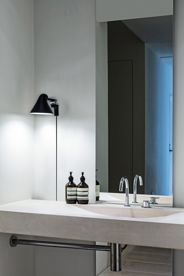 Louis Poulsen NJP wandlamp/leeslamp wit korte arm