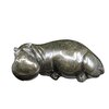 Stenen beeld nijlpaard uit speksteen. Groen nijlpaard beeld voor binnen.