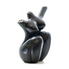 Stenen beeld torso knielend 1 persoon, 19 cm hoog, zwart