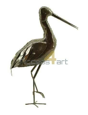 Metalen vogel, grutto rustende vogel. Tuinvogel uit Zimbabwe. Birds of Zimbabwe metalen vogels in tuin uit Afrika.