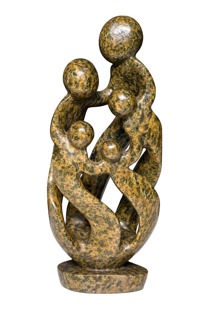 Speksteen beeld familie en gezin 5 personen ouders en 3 kinderen