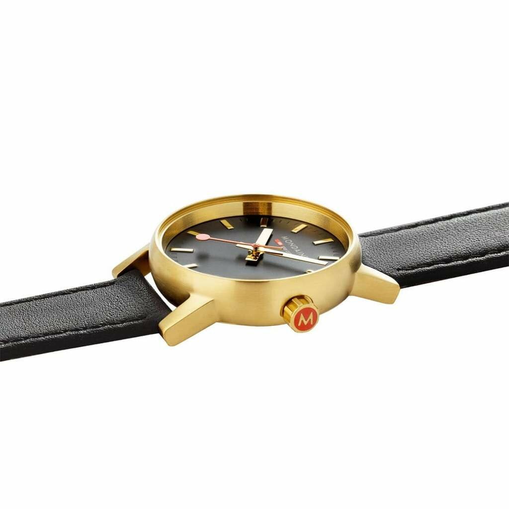 Mondaine Horloge evo2 goud/zwart 30 mm.