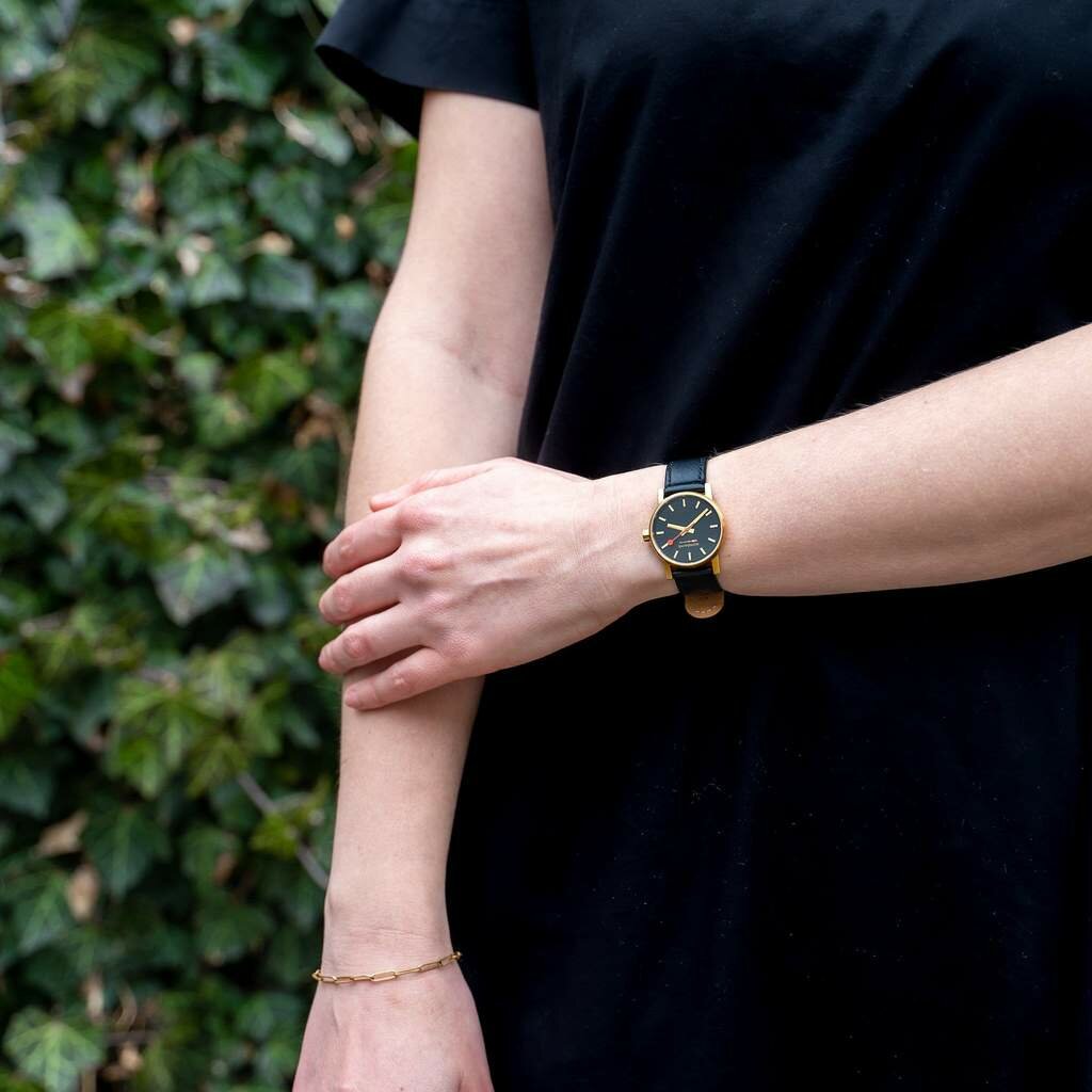 Mondaine Watch evo2 gold black 30 mm. De Blaker exclusief