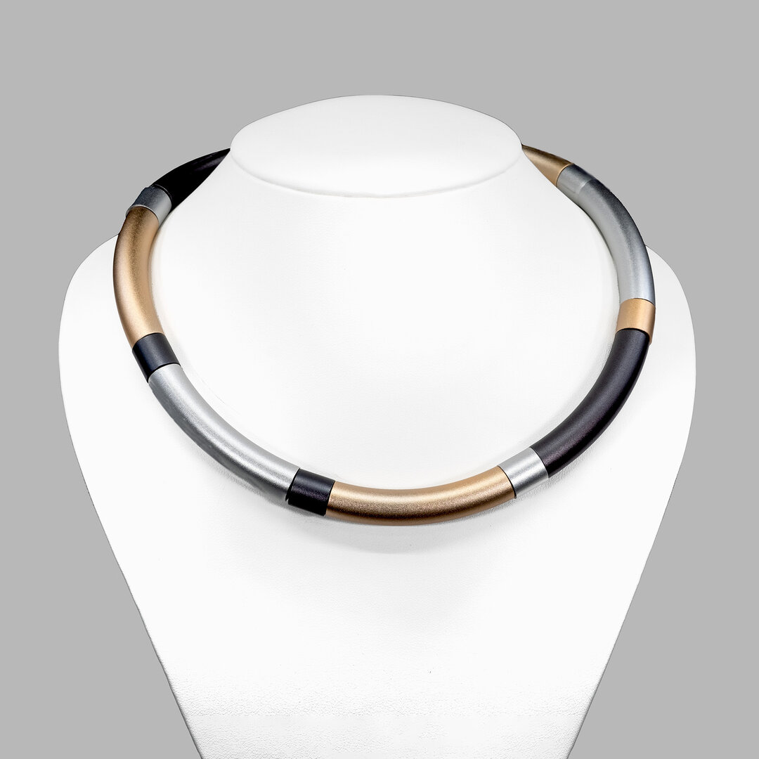 Step by Step ketting 600517, rubber ketting met aluminium staafjes goud