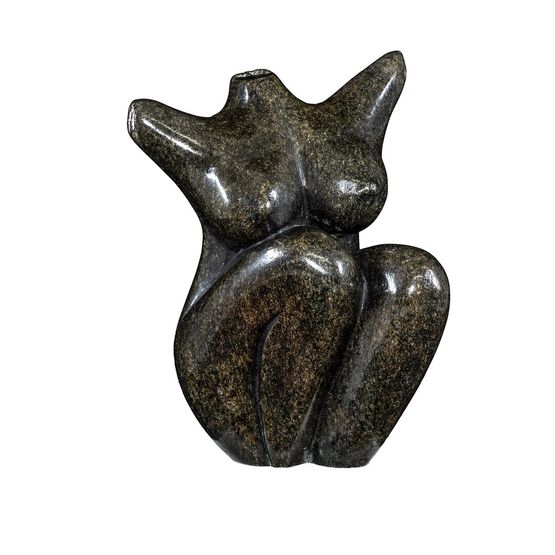 Stenen beeld torso knielend groen. Abstracte kunst van speksteen uit Afrika.
