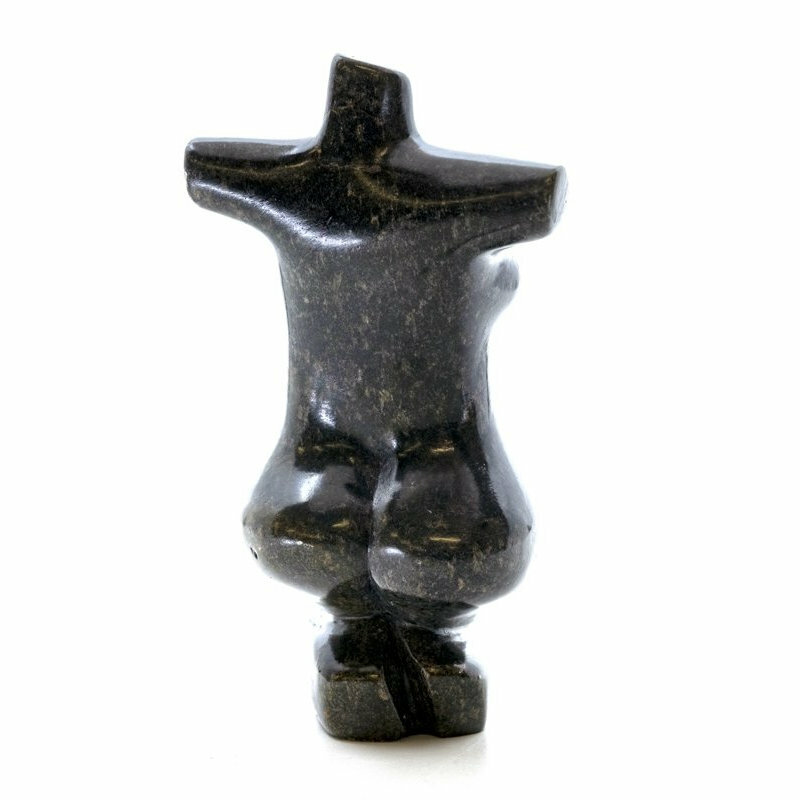 Stenen beeld torso knielend groen. Abstracte kunst van speksteen uit Afrika.