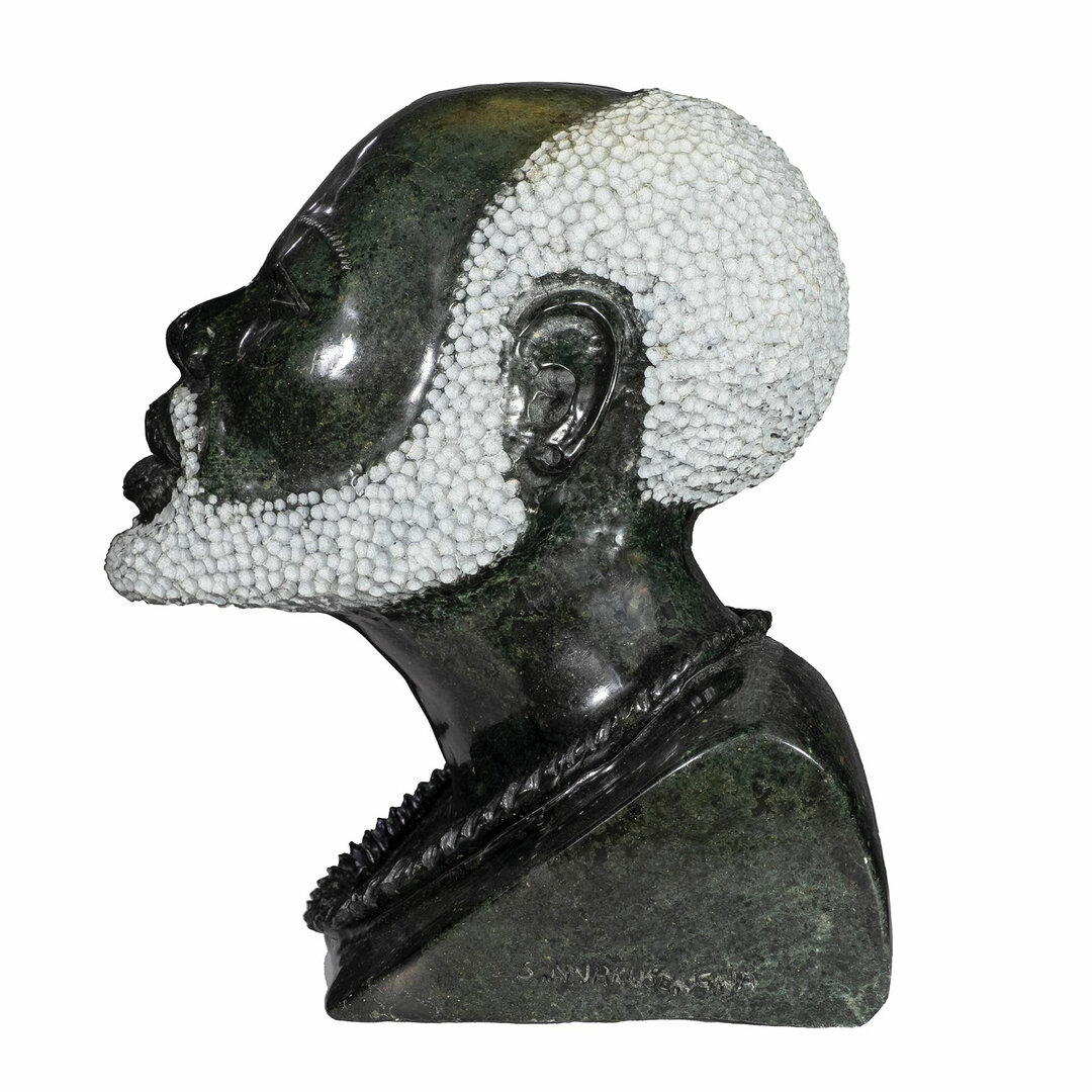 Beeld hoofd steen wijze man. Stenen kunst uit Afrika
