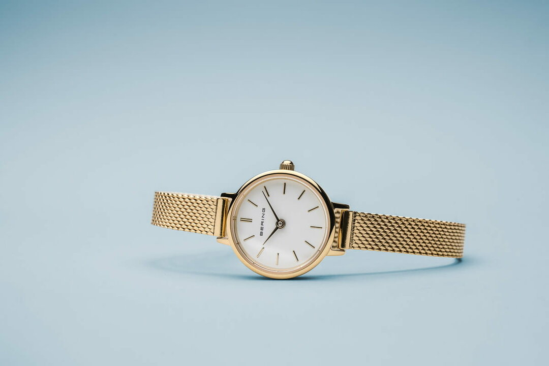 Bering Horloge Classic Goud Gepolijst 11022-334 Dames