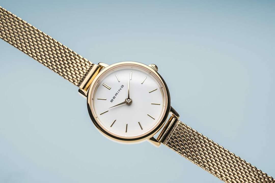 Bering Horloge Classic Goud Gepolijst 11022-334 Dames