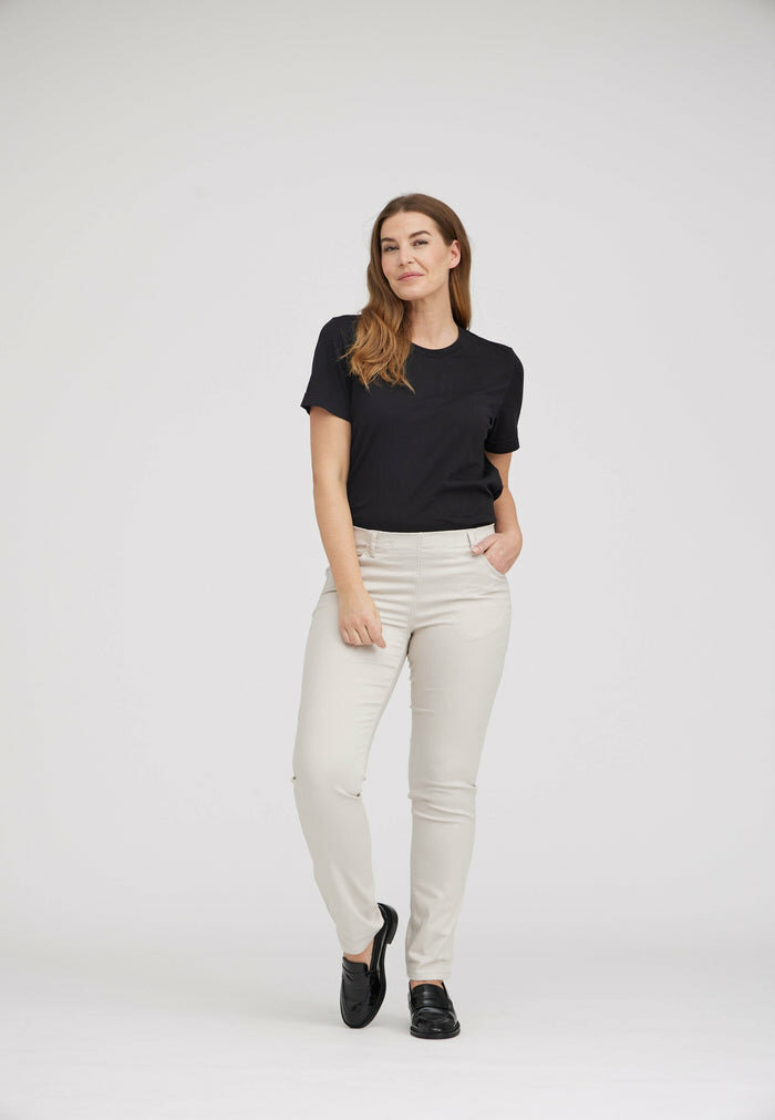 Pantalon Laurie, mod&egrave;le Kelly coton basique beige 100759-25000
