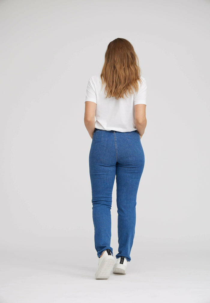 Laurie broek, model Kelly regular medium blue denim 100805-49401