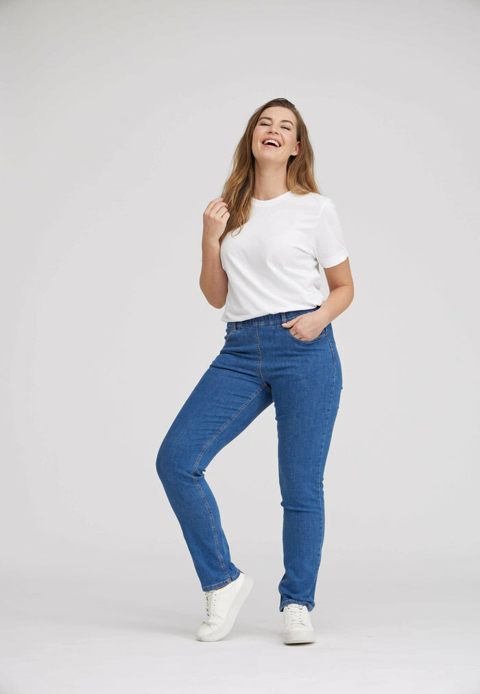 Laurie broek, model Kelly regular medium blue denim 100805-49401