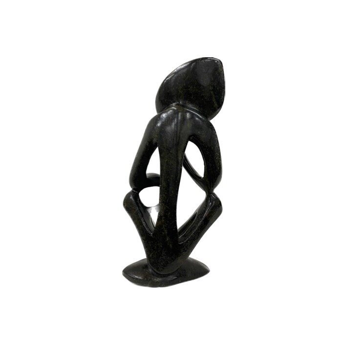 Stenen beeld denker zittend 29 cm zwart