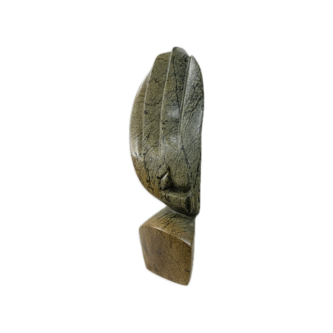 Stenen beeld, Shy guy, Fruit serpentine 32 cm