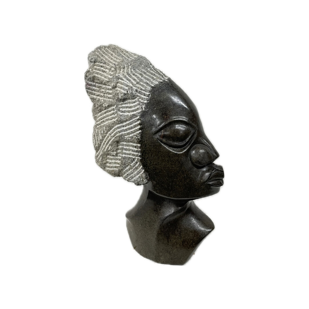 Stenen beeld, Woman in the wind, Serpentine 25 cm