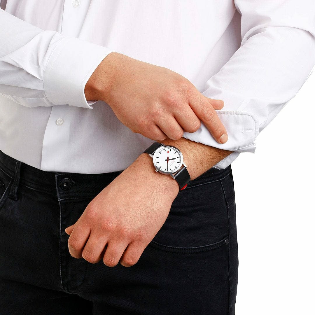 Mondaine Horloge Classic 40 mm mat zwarte vegan band
