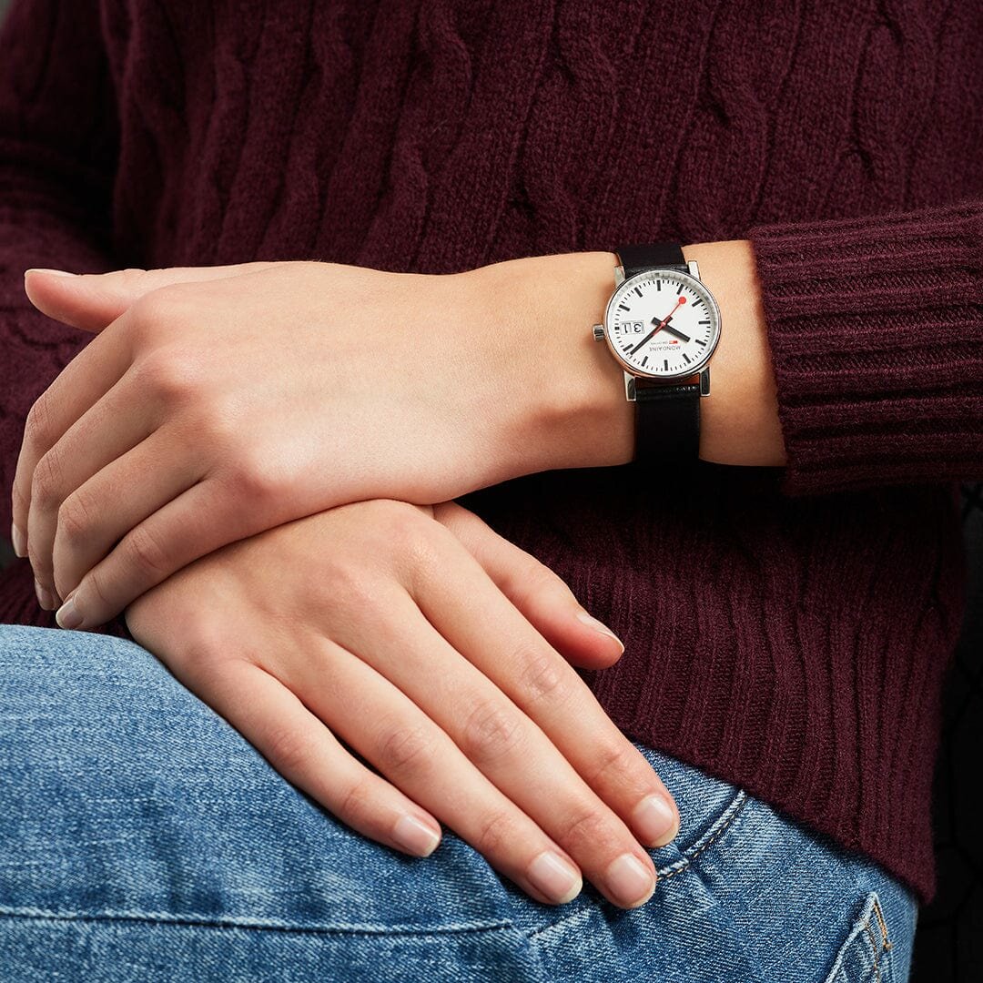 Mondaine Evo2 30 mm&nbsp;glanzend zwarte vegan band
