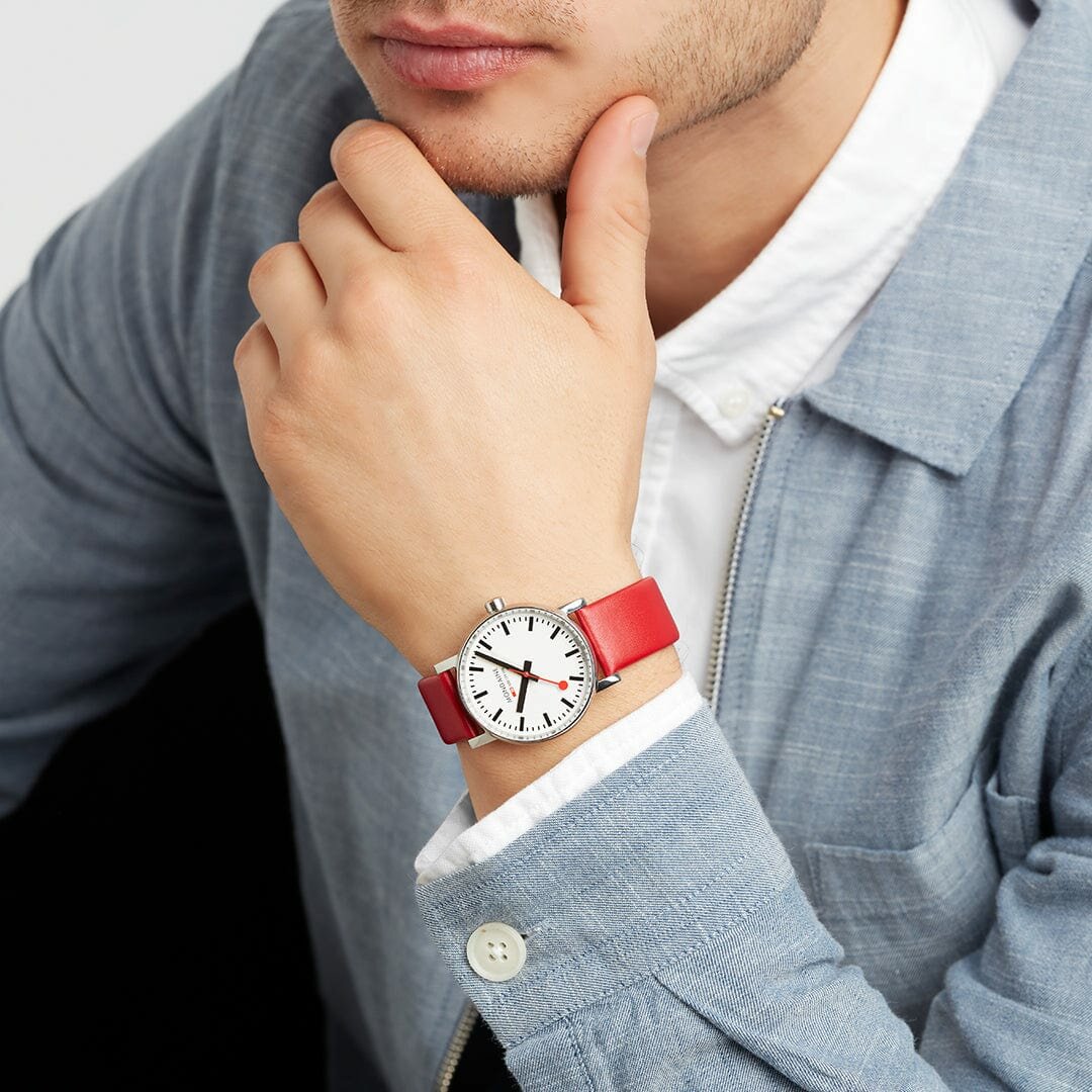 Mondaine Evo2 35 mm&nbsp;glanzend rode vegan band