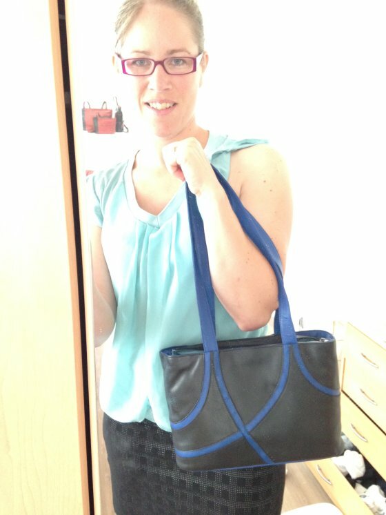 Krista&#039;s Lahti liggend schoudertas zwart, blauw