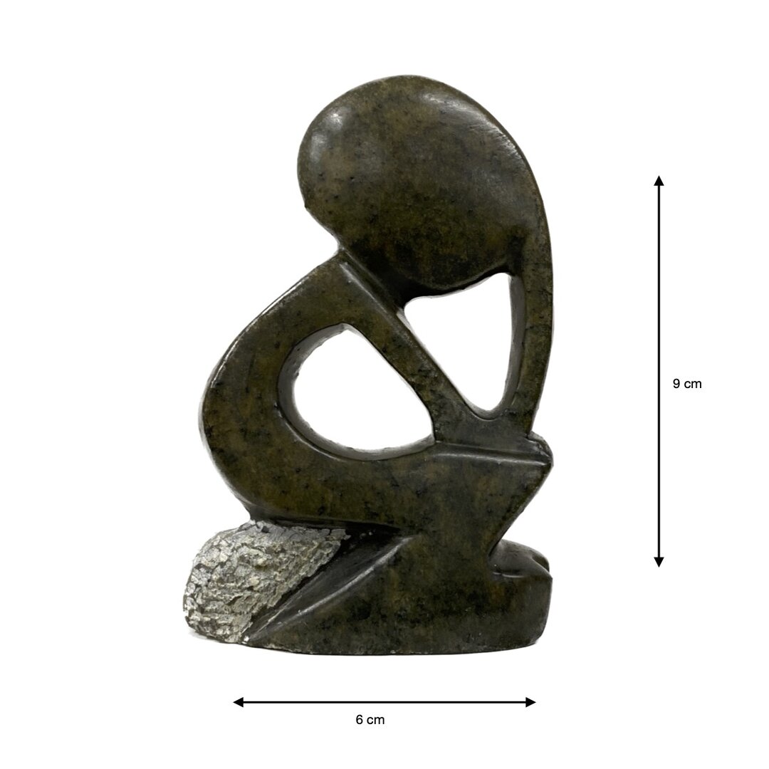 Stenen beeld denker zittend bruin 9 cm