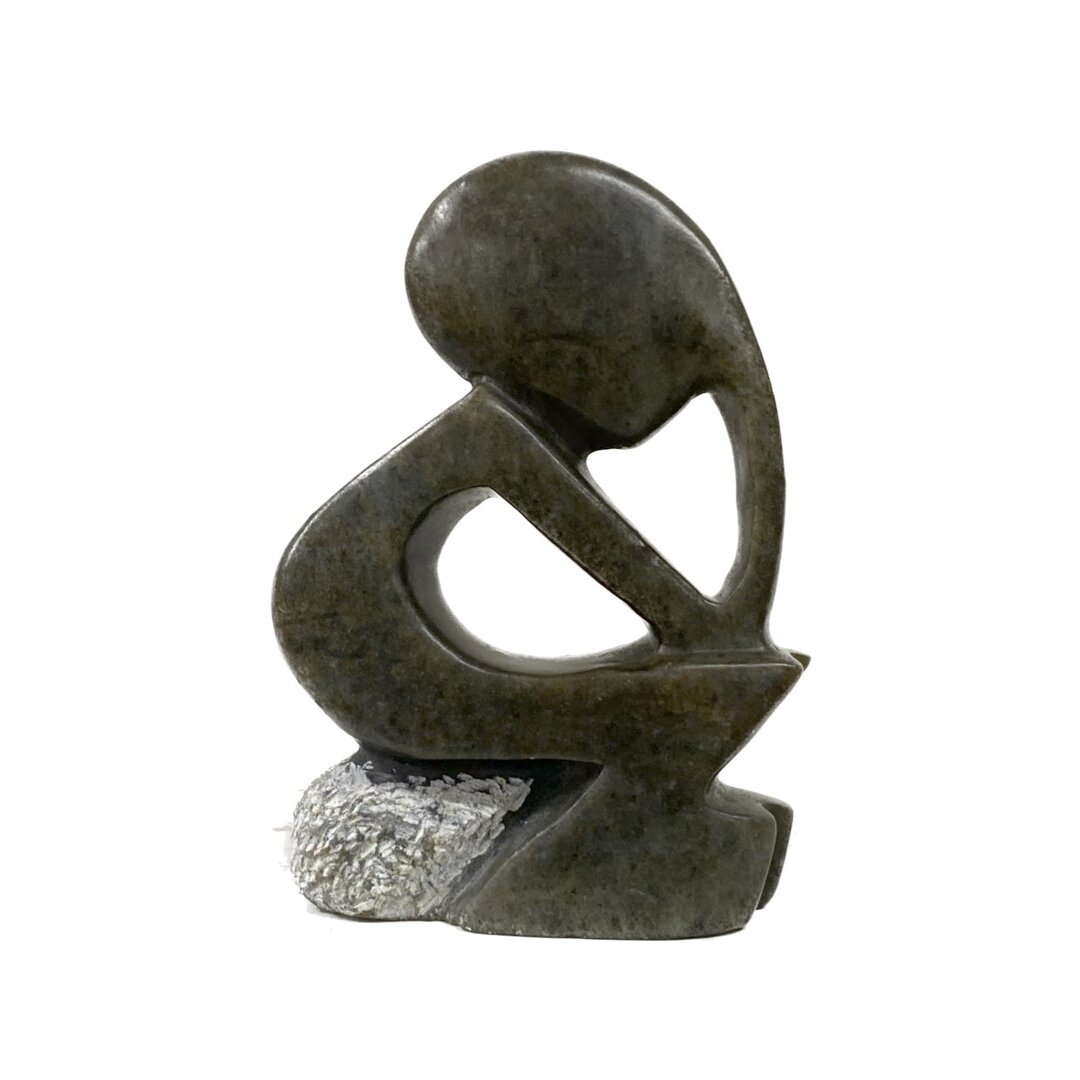 Stenen beeld denker zittend groen 9 cm