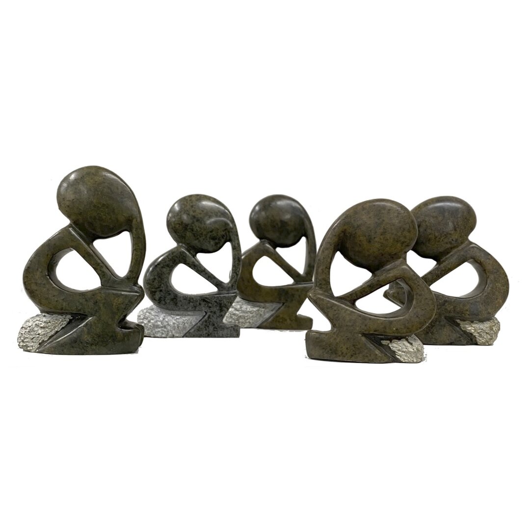 Stenen beeld denker zittend groen 9 cm