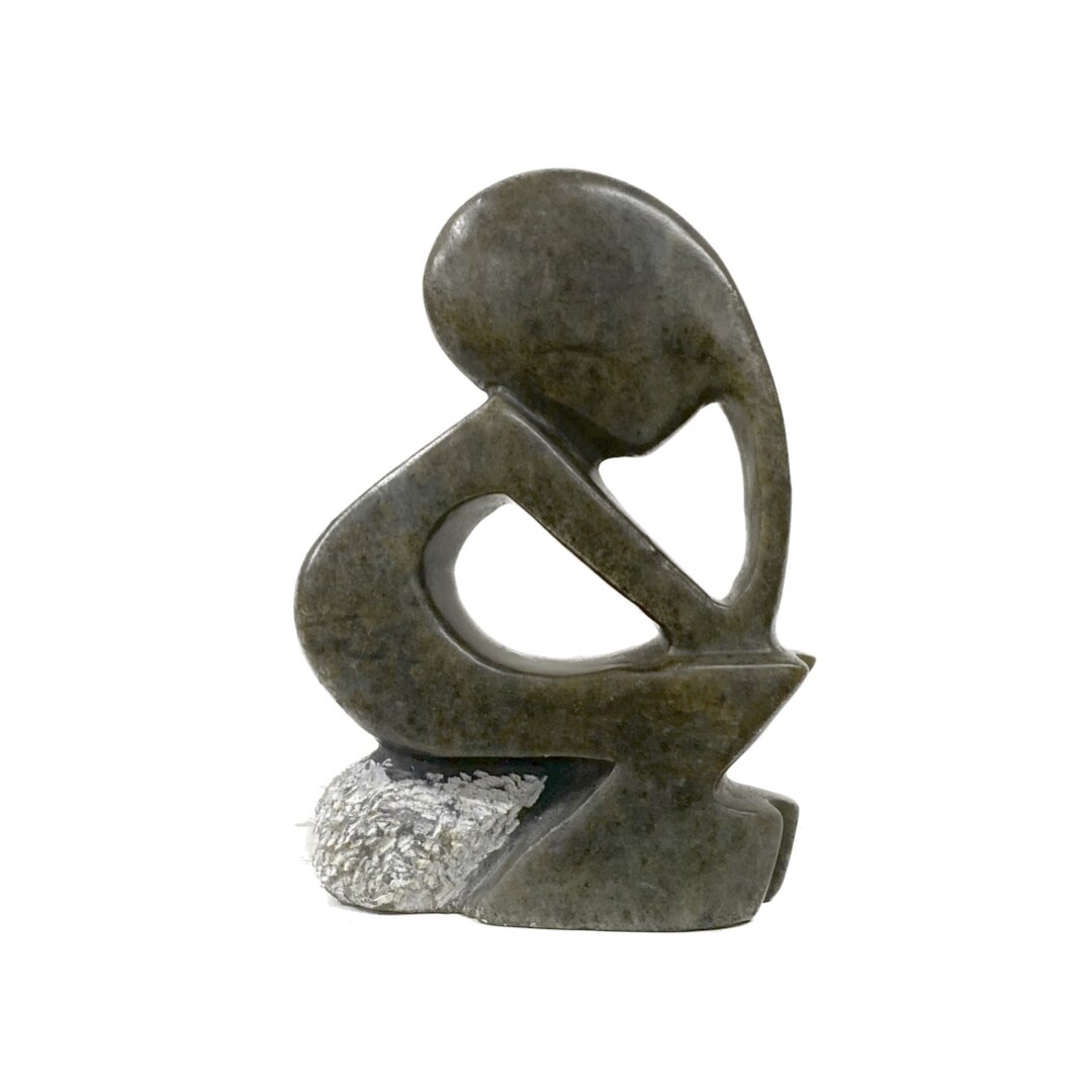 Stenen beeld denker zittend bruin 9 cm