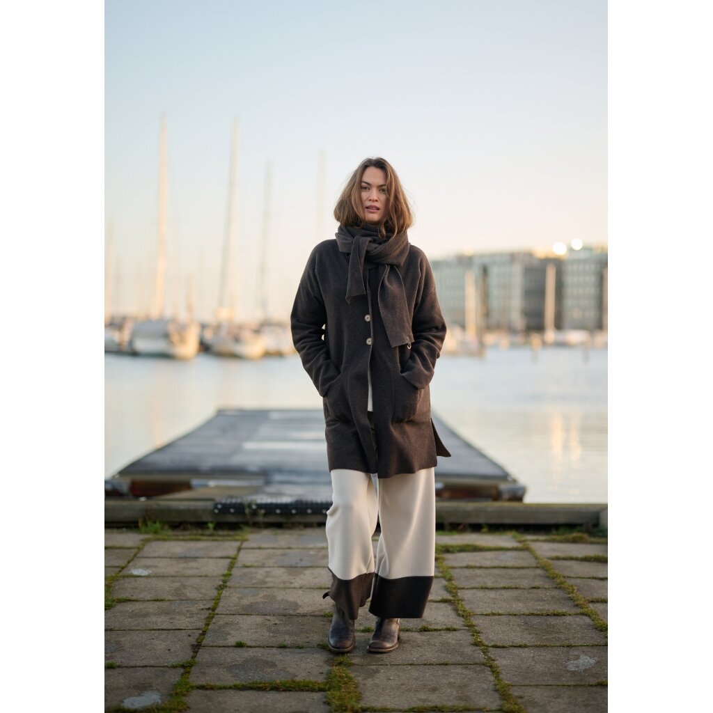 Henriette Steffensen Copenhagen Foulard Triangle Noir doux