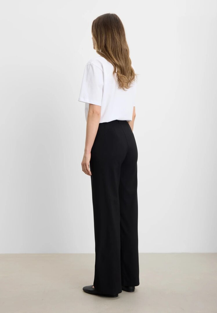 Laurie pants, model Donna Loose basic viscose navy 101135-49000