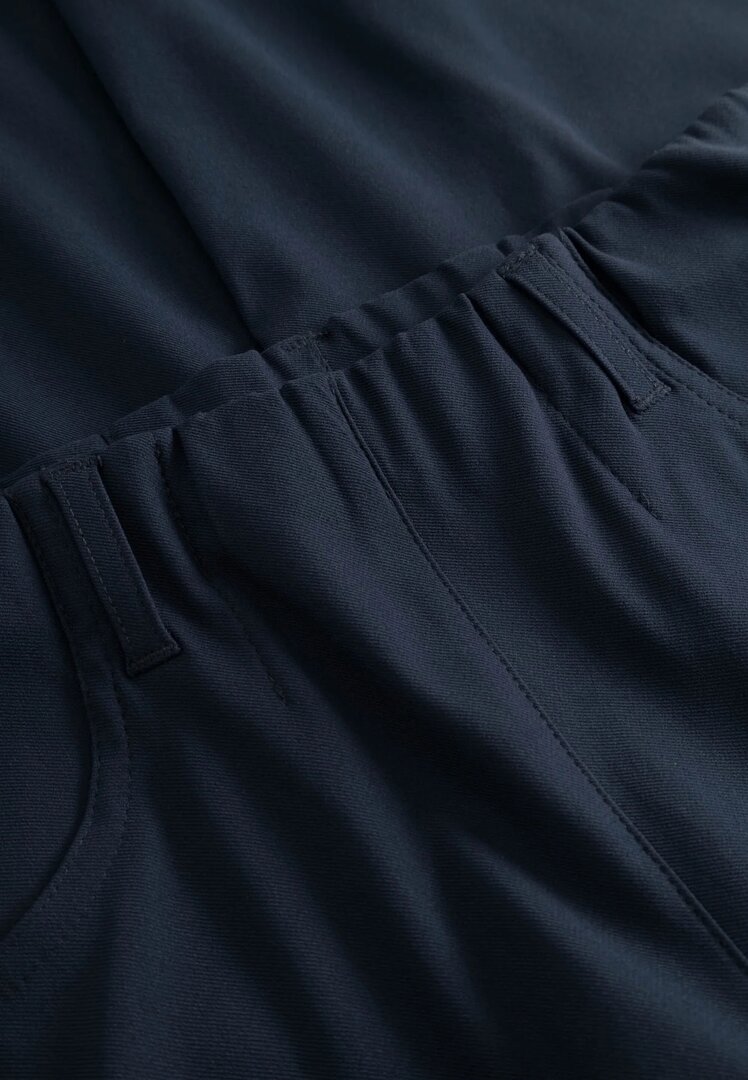 Laurie pants, model Donna Loose basic viscose navy 101135-49000