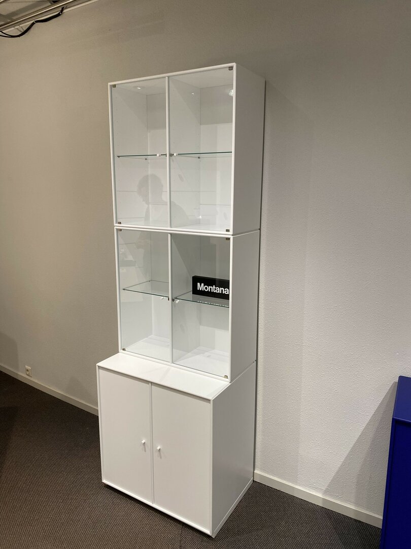 Vitrine Montana sur socle blanc 3 &eacute;l&eacute;ments 69,6 cm de large, remise importante