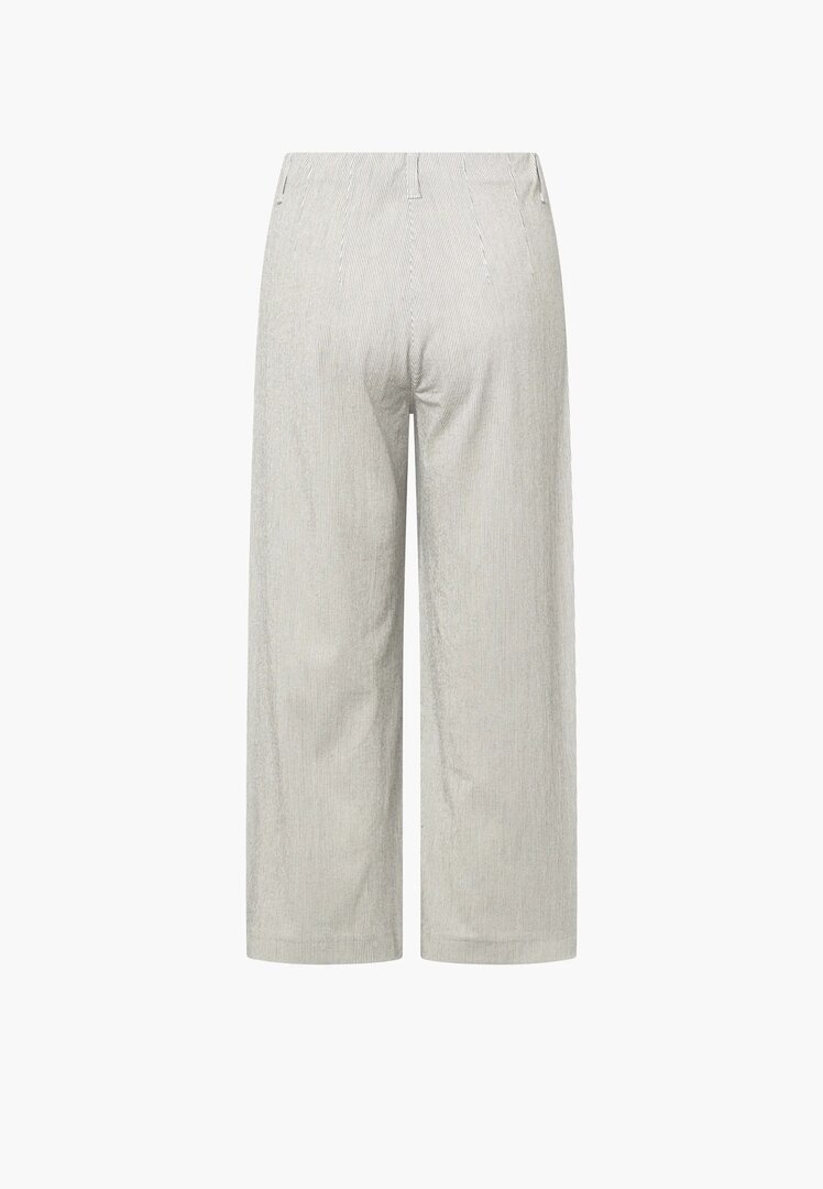 Laurie pants, model Donna Loose basic viscose white pinstripe 101262-10109