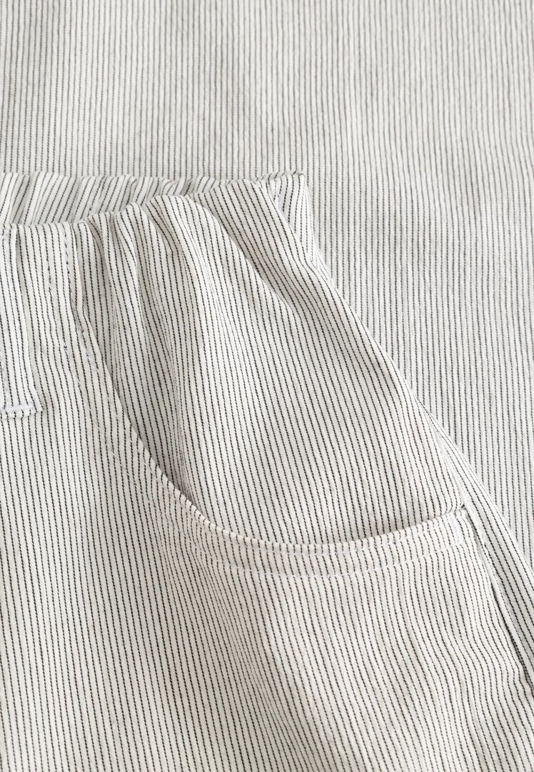 Pantalon Laurie, mod&egrave;le Donna Loose basic viscose white pinstripe 101262-10109
