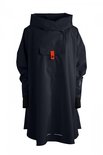 Blaest Poncho model Bergen zwart