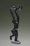 Stenen tuinbeeld gymnastiek. Vrienden, familie, vader, moeder, kind. 102 cm Zwart