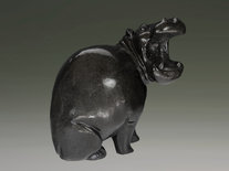 Stenen tuinbeeld uniek nijlpaard staand, Lazy Hippo, stenen dier zwart
