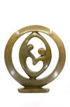 Stenen beeld ring liefdespaar relatie, gezin, familie twee personen 48 cm hoog, bruin
