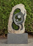 Stenen beeld ruwe lover familie 2 personen, 89 cm hoog, groen