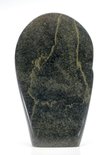 Stenen beeld embryo glad 1 persoon, 27 cm hoog, groen