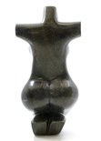 Stenen beeld torso knielend 1 persoon, 35 cm hoog, groen