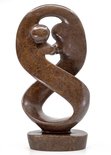 Stenen beeld twisted familie lover twee personen 26 cm hoog, bruin