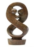 Stenen beeld twisted lover familie twee personen 20 cm hoog, groen