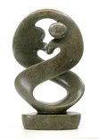 Stenen beeld twisted lover familie twee personen 21 cm hoog, groen