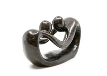 Stenen beeld pulling lovers twee personen 5 cm hoog, bruin