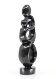 Stenen beeld moeder en kind 25 cm hoog, zwart