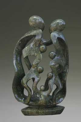 Stenen tuinbeeld uniek, Family, familie van 5 personen abstract