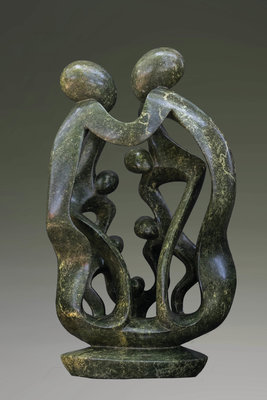 Stenen tuinbeeld uniek, Family, familie van 5 personen abstract