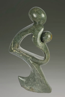 Stenen tuinbeeld uniek, Mother and child, moeder en kind abstract nr 43